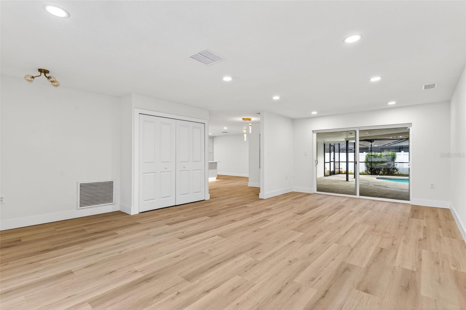 3041 OAK COVE DR, CLEARWATER, FL, 33759