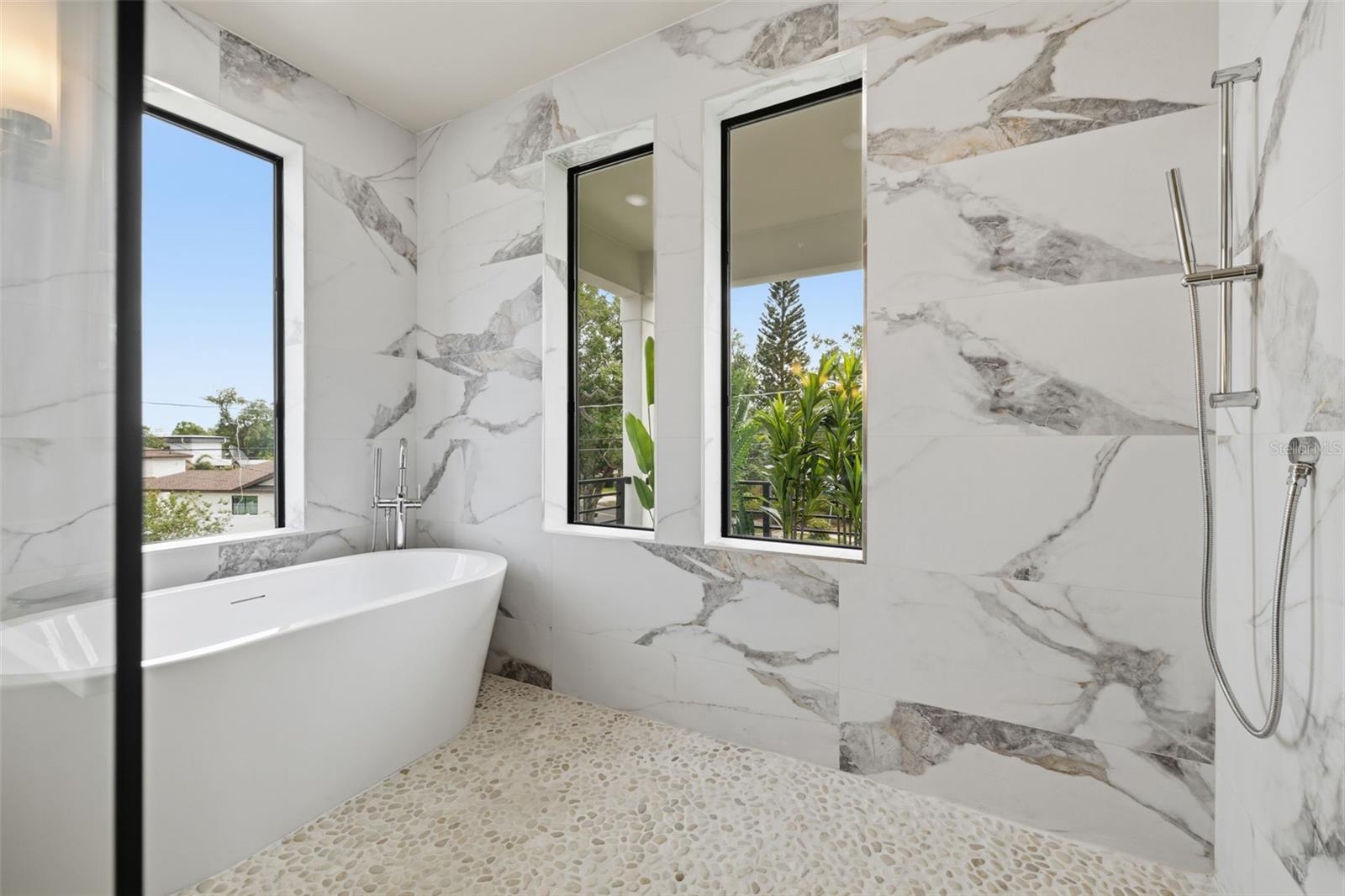 2301 N RIDGEWOOD AVE, TAMPA, FL, 33602