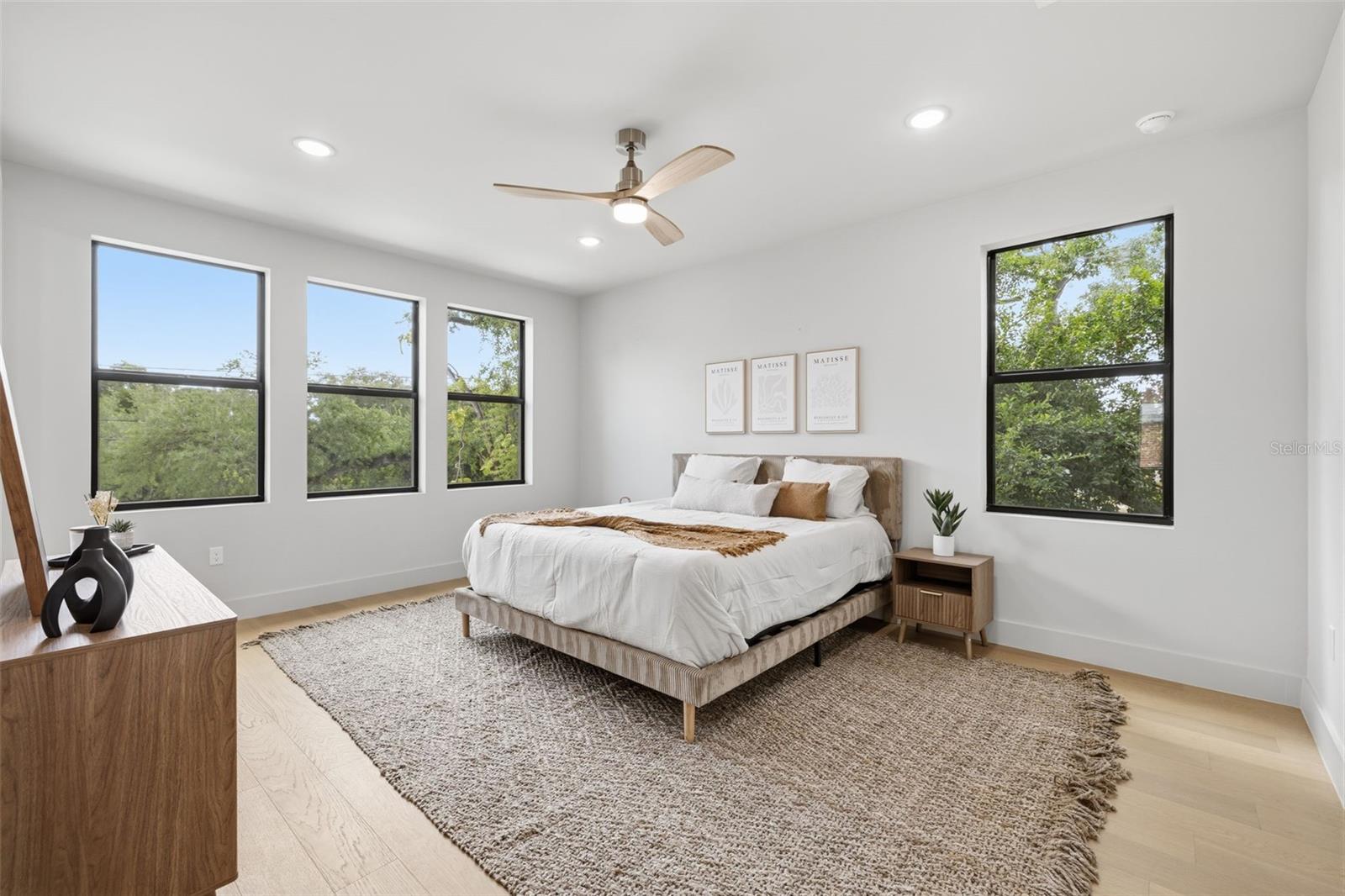 2301 N RIDGEWOOD AVE, TAMPA, FL, 33602