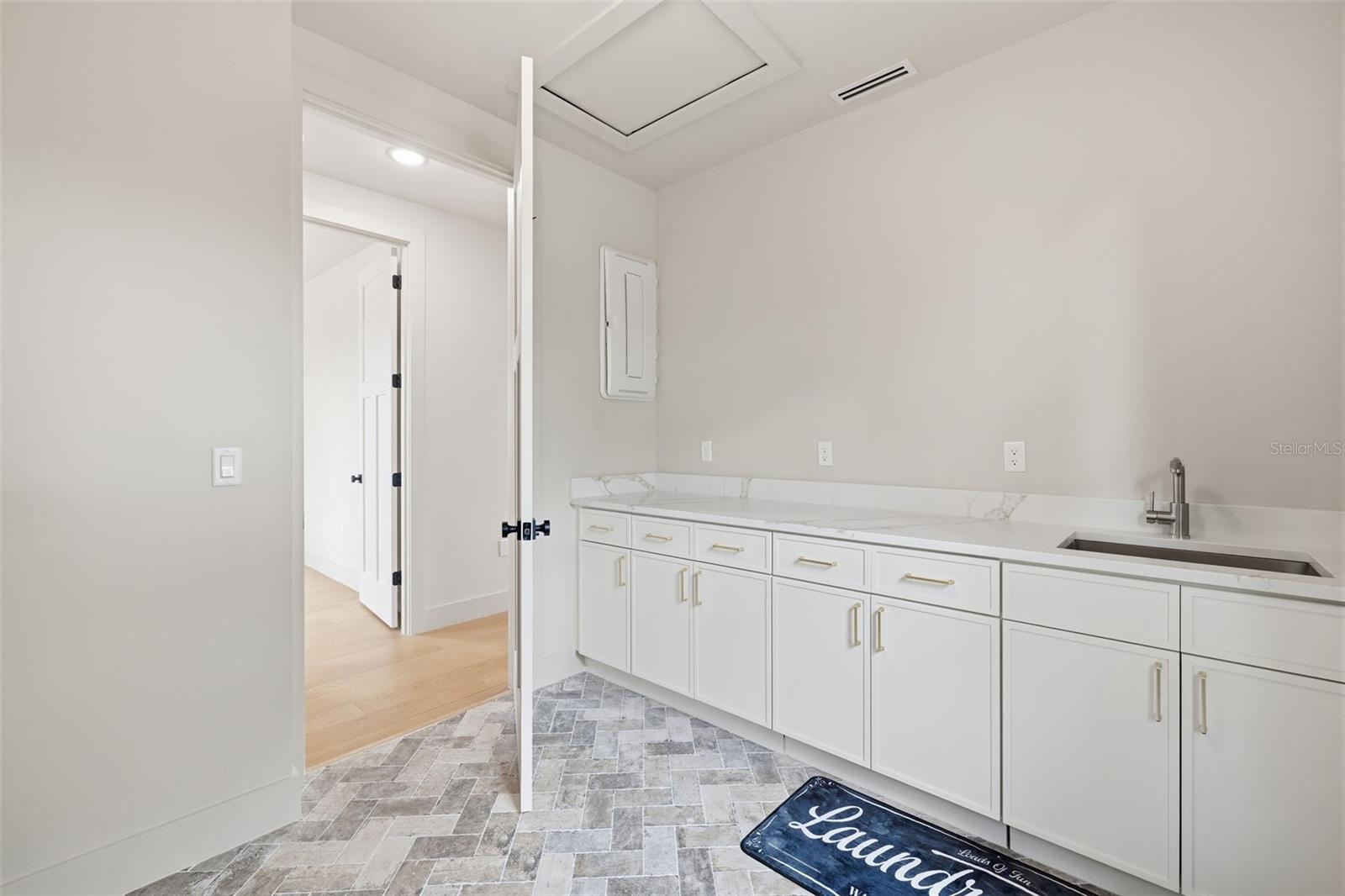 2301 N RIDGEWOOD AVE, TAMPA, FL, 33602