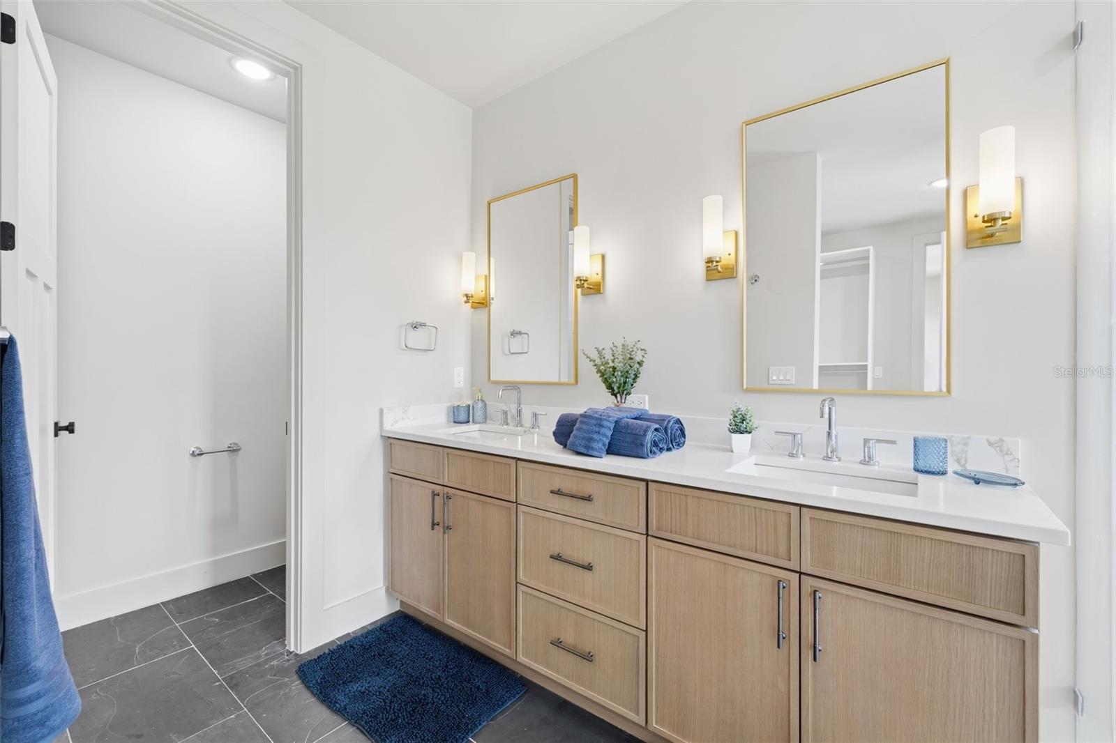 2301 N RIDGEWOOD AVE, TAMPA, FL, 33602