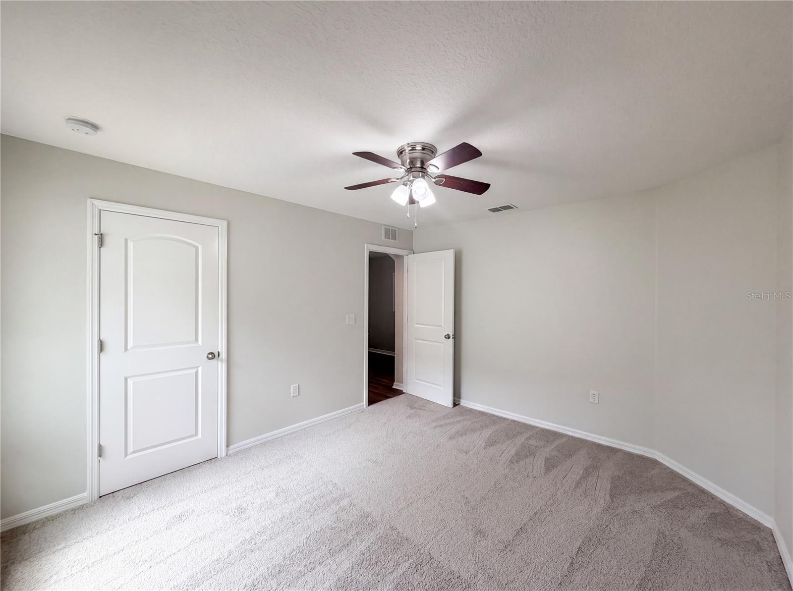 2440 BRACKNELL FOREST TRL, TAVARES, FL, 32778