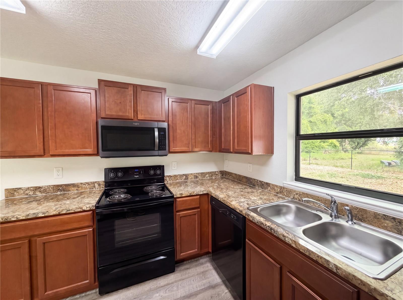 2440 BRACKNELL FOREST TRL, TAVARES, FL, 32778