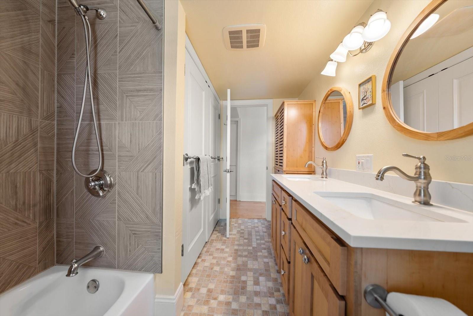 236 SHORE DR, PALM HARBOR, FL, 34683