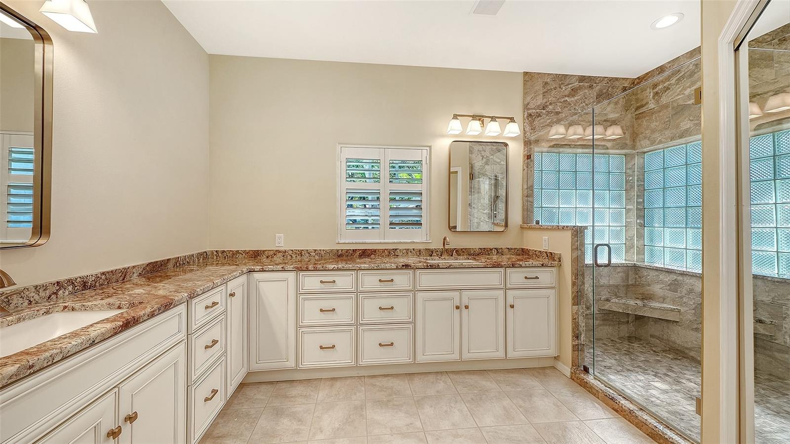 2869 SANDRINGHAM PL, SARASOTA, FL, 34235