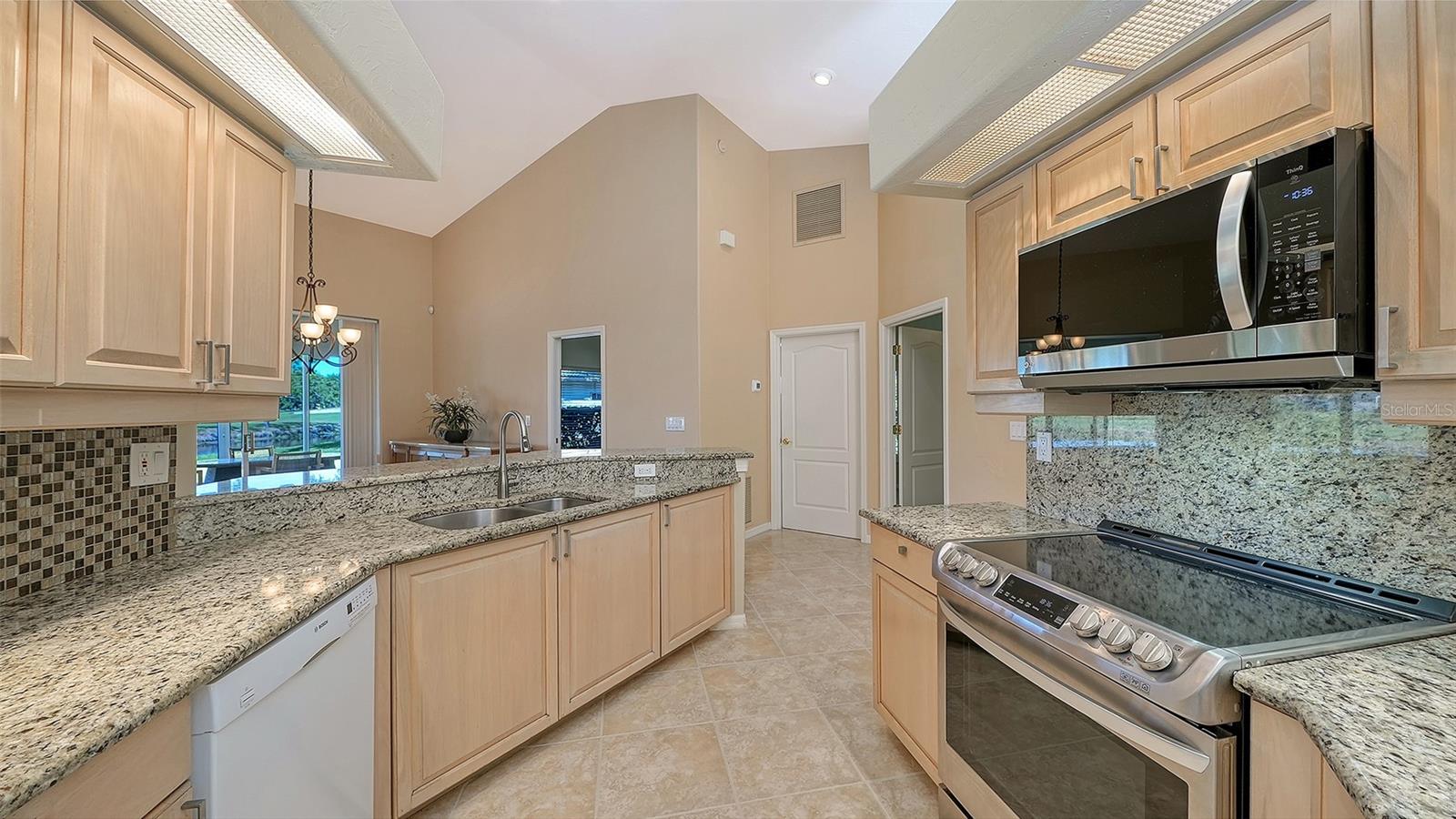2869 SANDRINGHAM PL, SARASOTA, FL, 34235