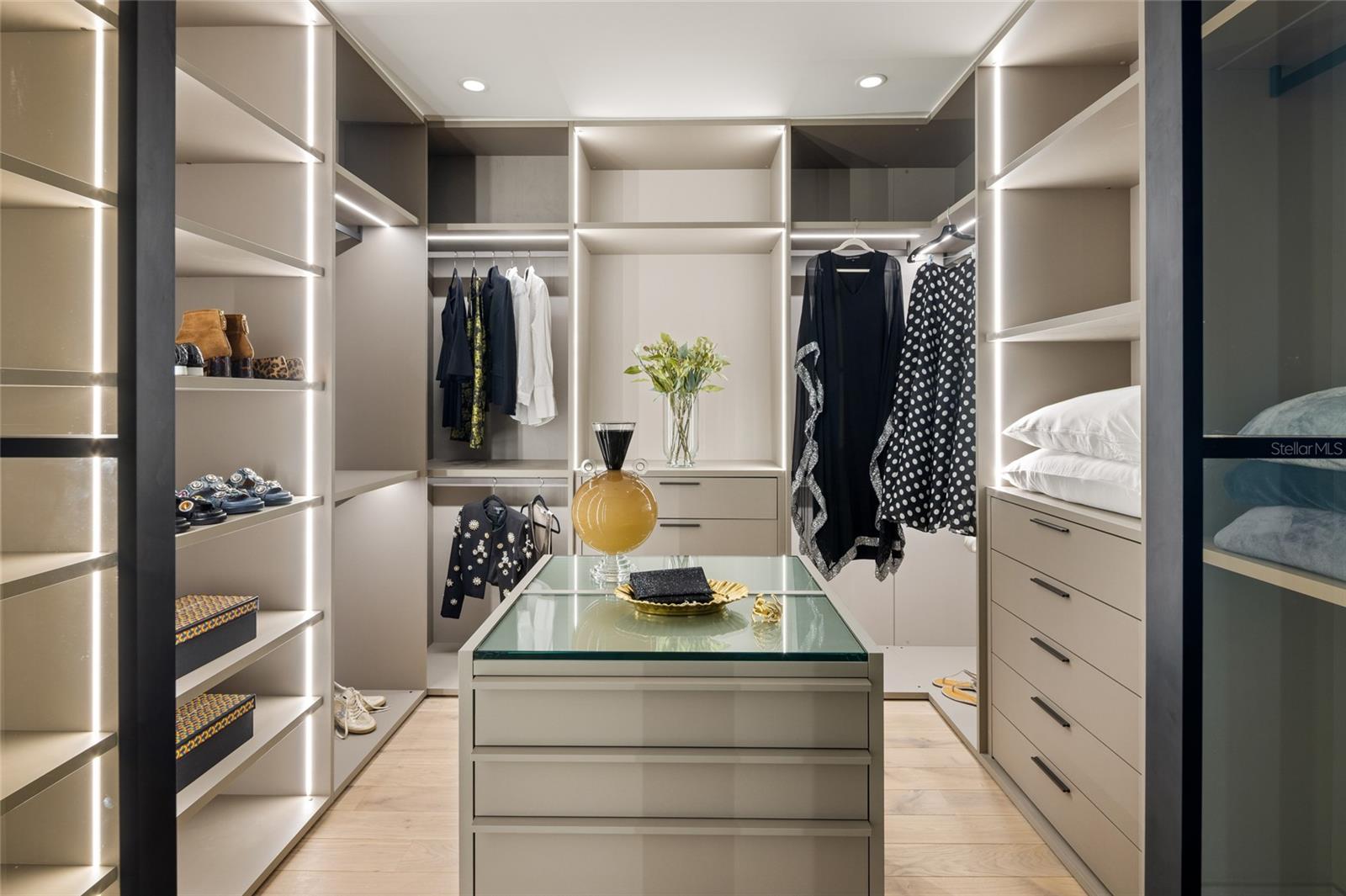 111 GOLDEN GATE PT #702, SARASOTA, FL, 34236