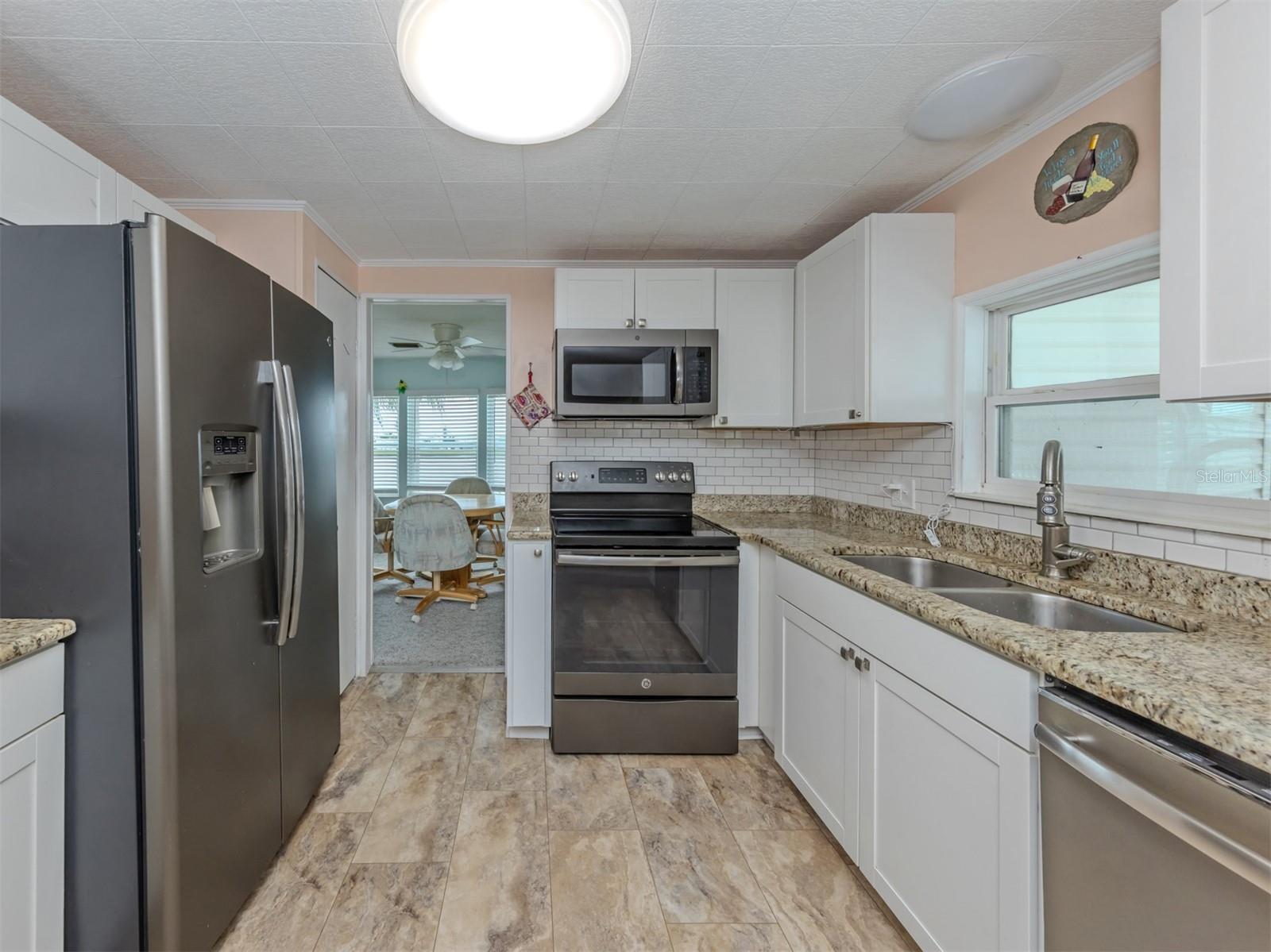 98 LAKEVIEW DR, NORTH PORT, FL, 34287