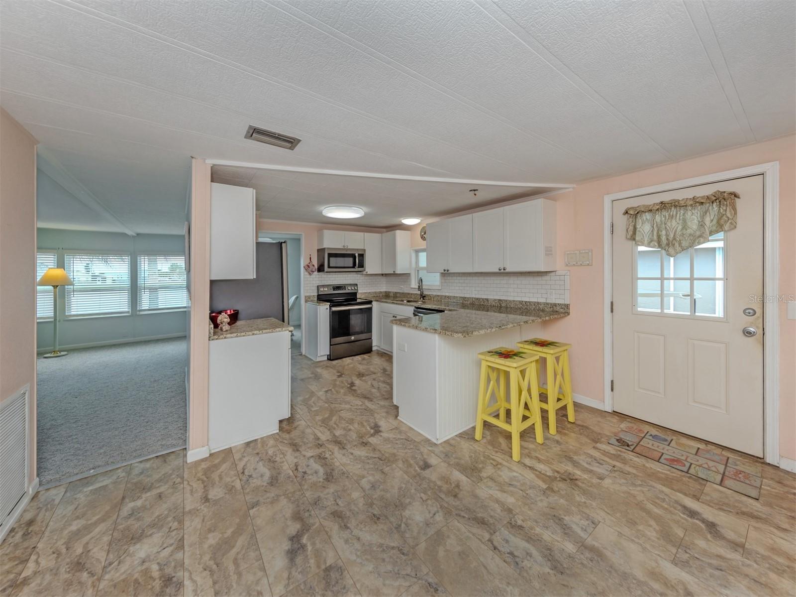 98 LAKEVIEW DR, NORTH PORT, FL, 34287