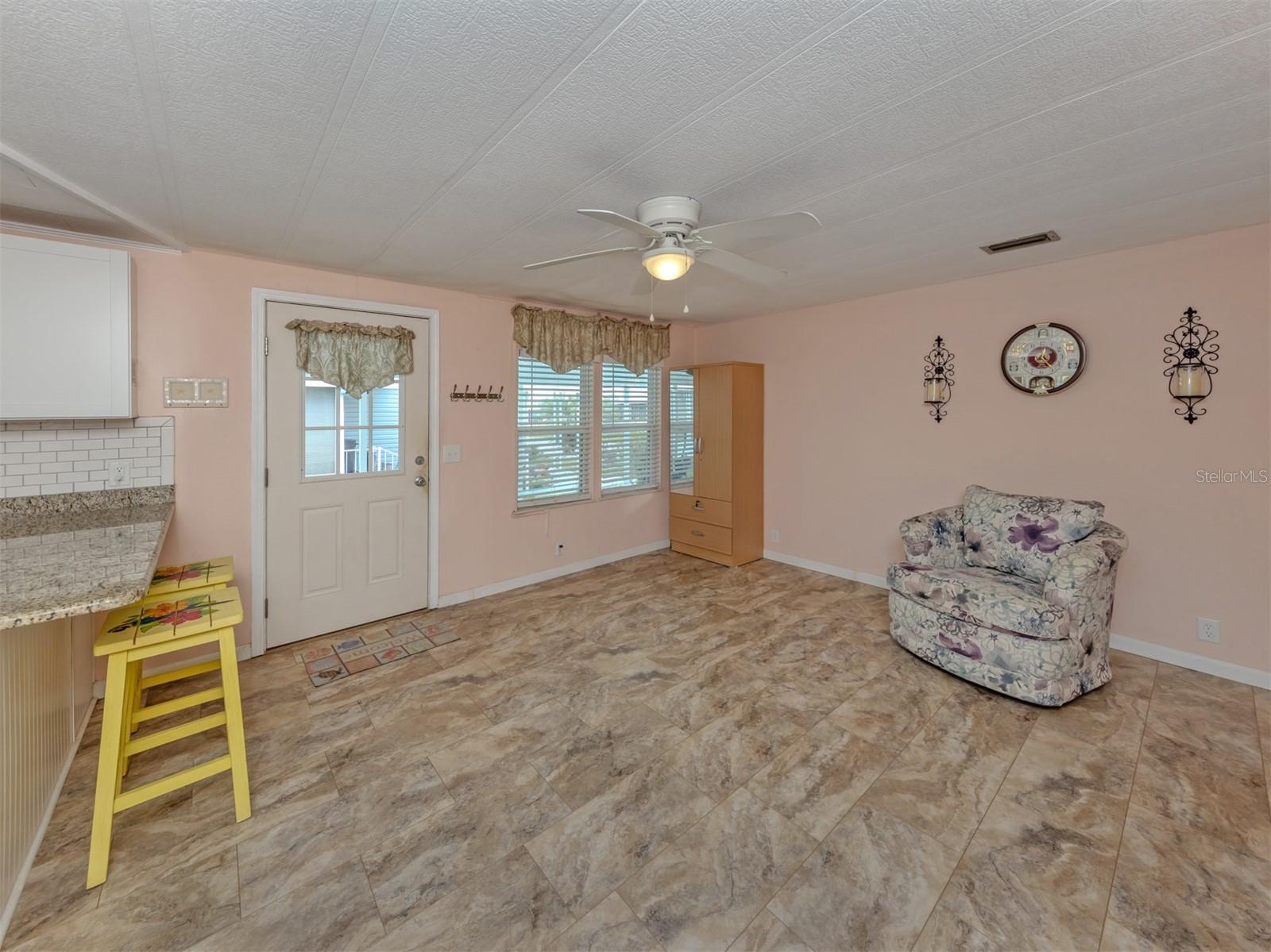 98 LAKEVIEW DR, NORTH PORT, FL, 34287