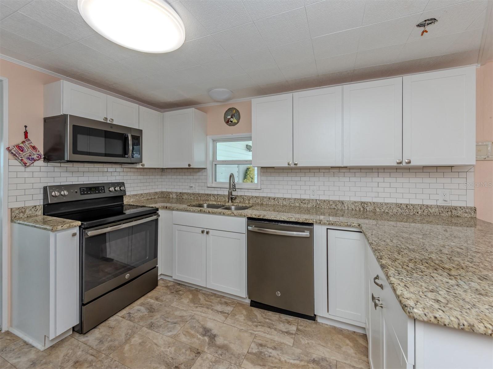 98 LAKEVIEW DR, NORTH PORT, FL, 34287