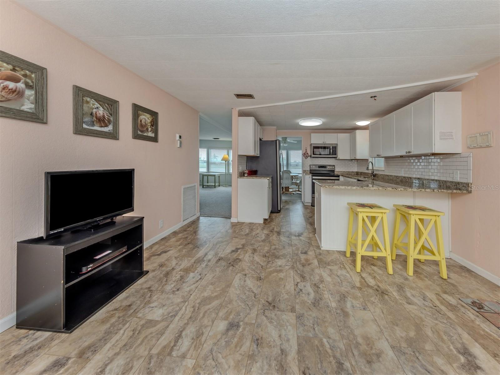 98 LAKEVIEW DR, NORTH PORT, FL, 34287