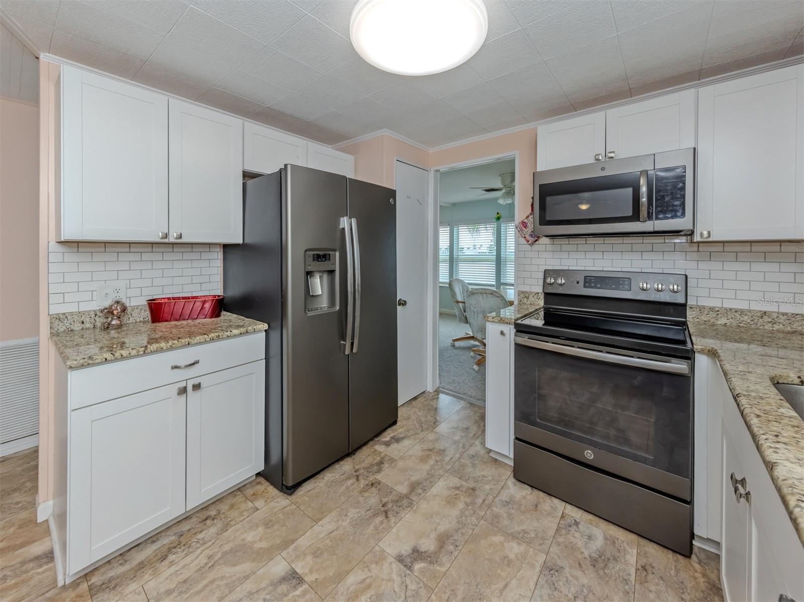 98 LAKEVIEW DR, NORTH PORT, FL, 34287