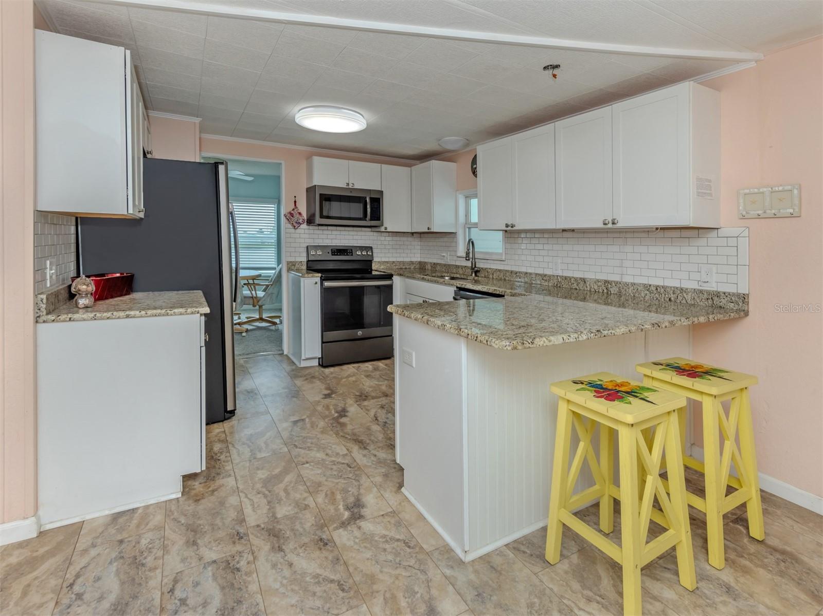 98 LAKEVIEW DR, NORTH PORT, FL, 34287