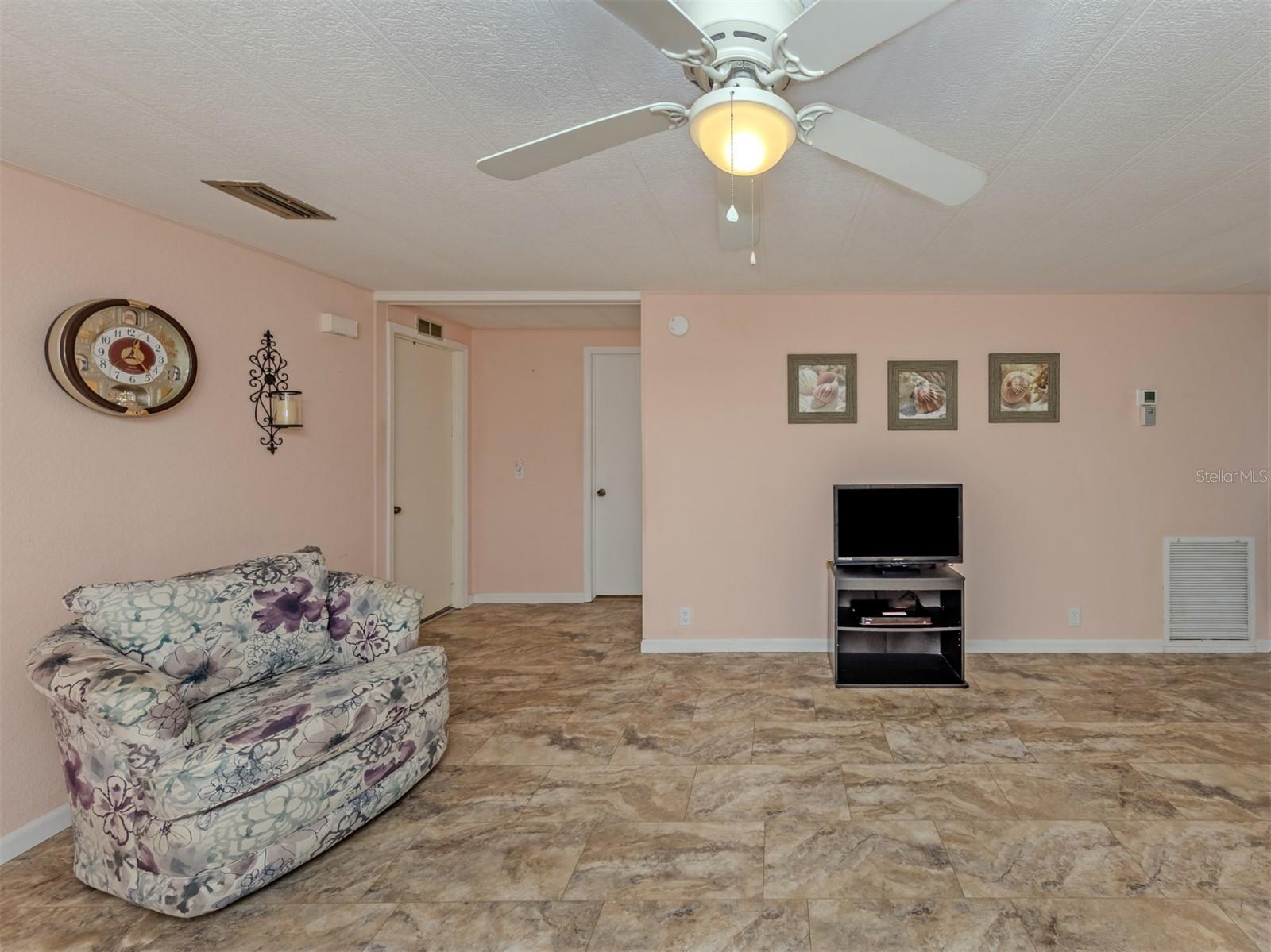 98 LAKEVIEW DR, NORTH PORT, FL, 34287