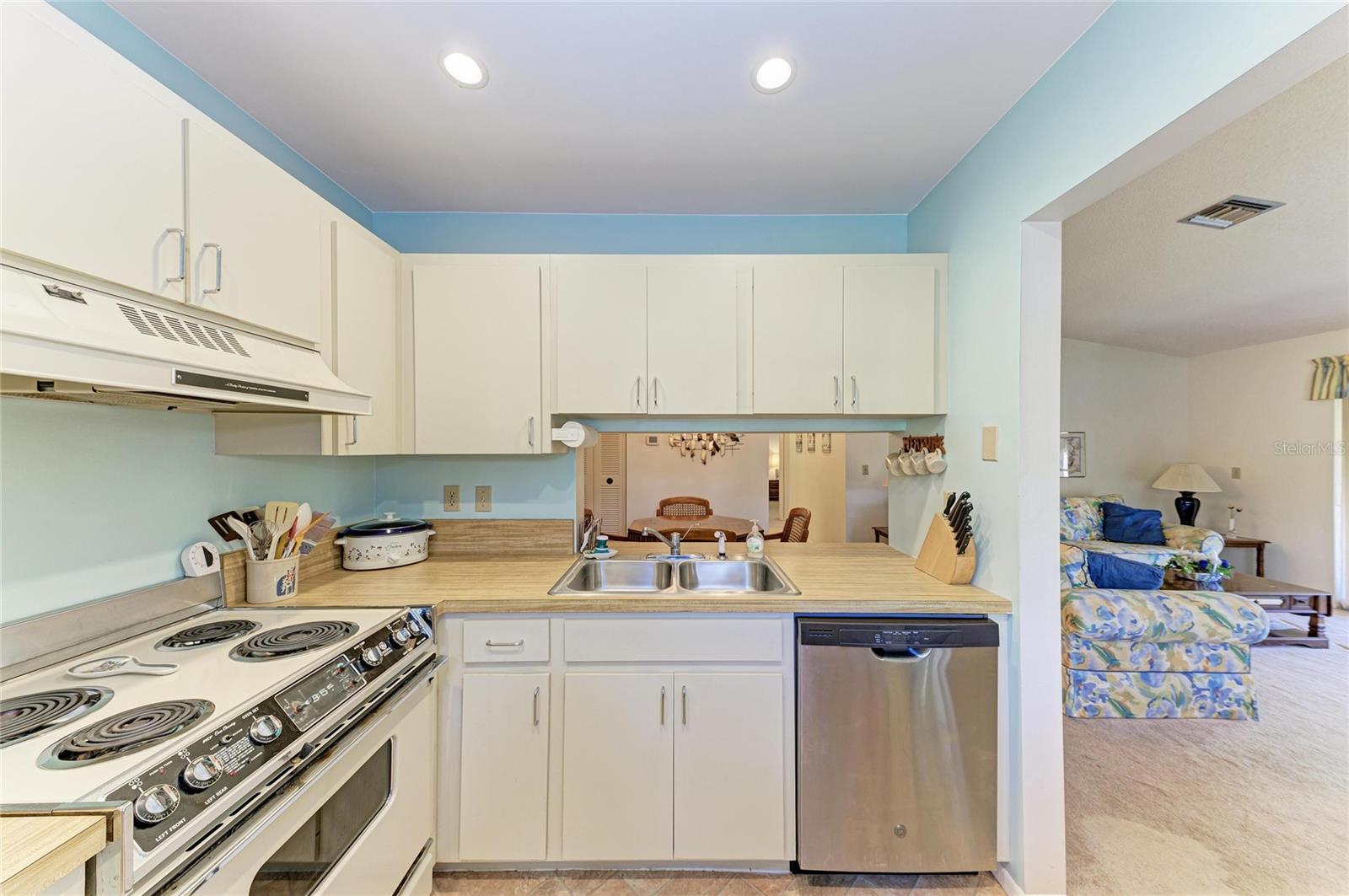 5685 GARDENS DR #5685, SARASOTA, FL, 34243