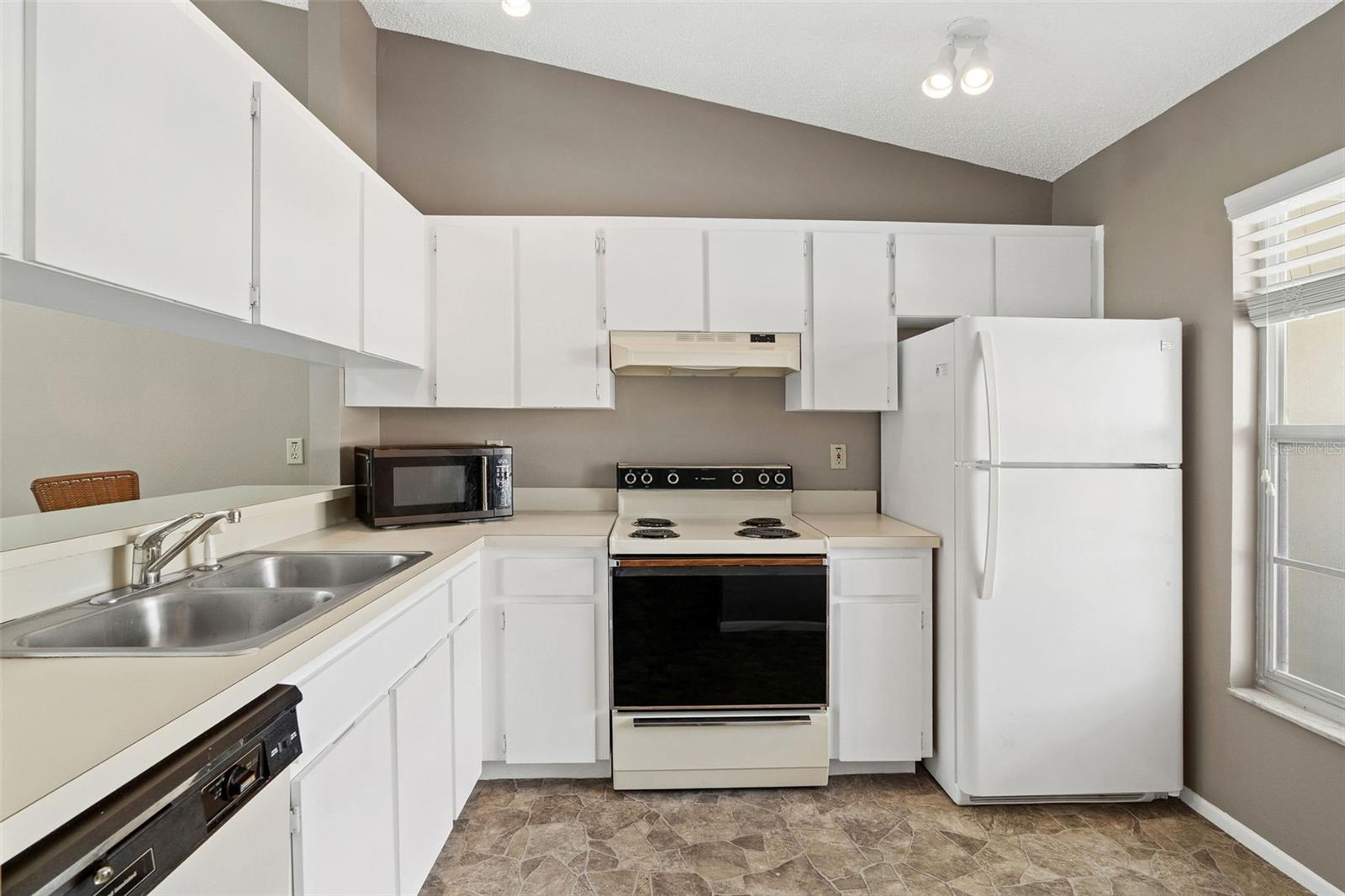 12239 SUN VISTA CT E CT E, TREASURE ISLAND, FL, 33706