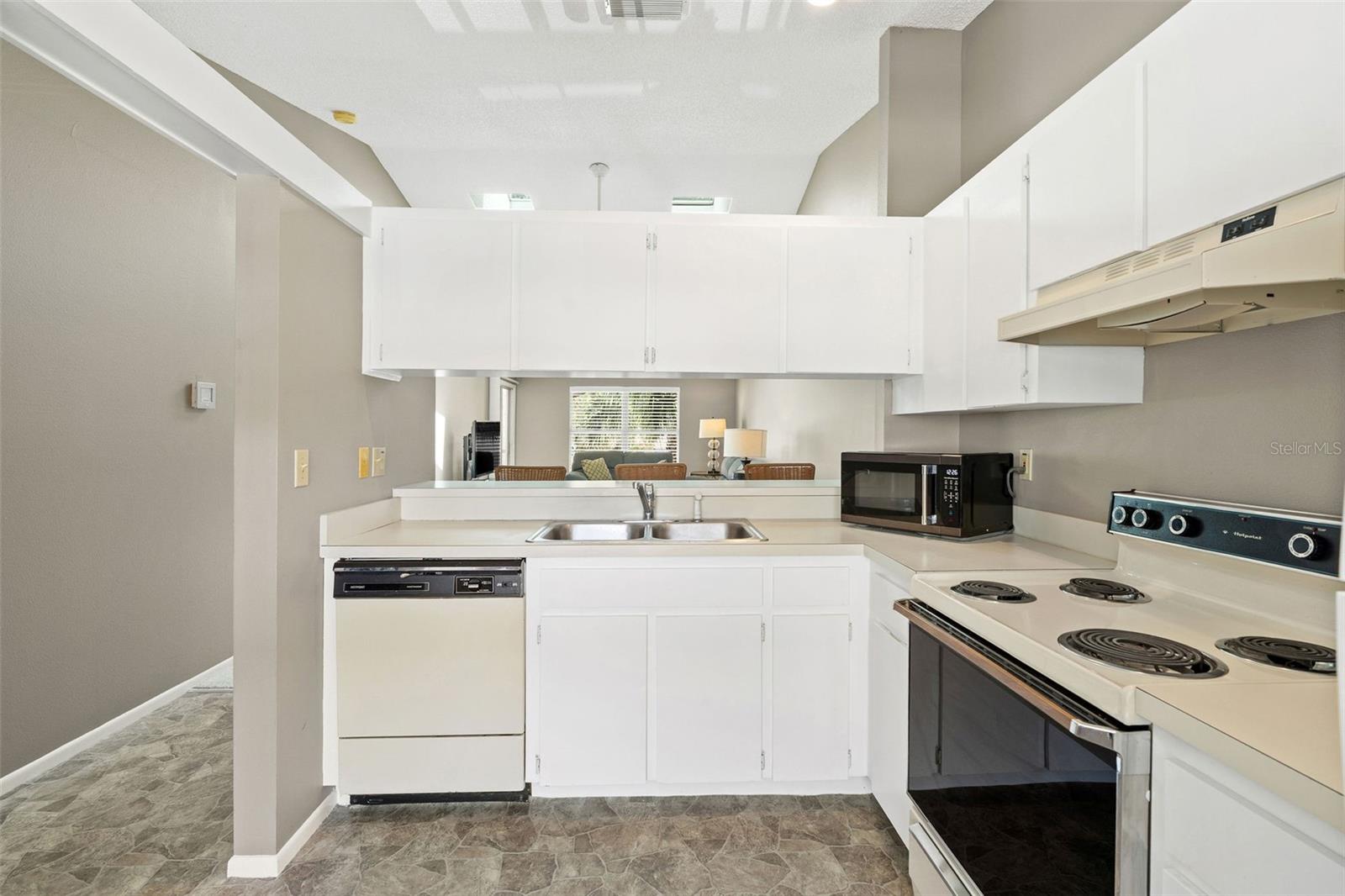 12239 SUN VISTA CT E CT E, TREASURE ISLAND, FL, 33706