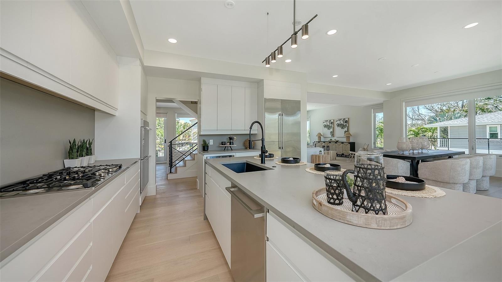 8800 MIDNIGHT PASS RD, SARASOTA, FL, 34242