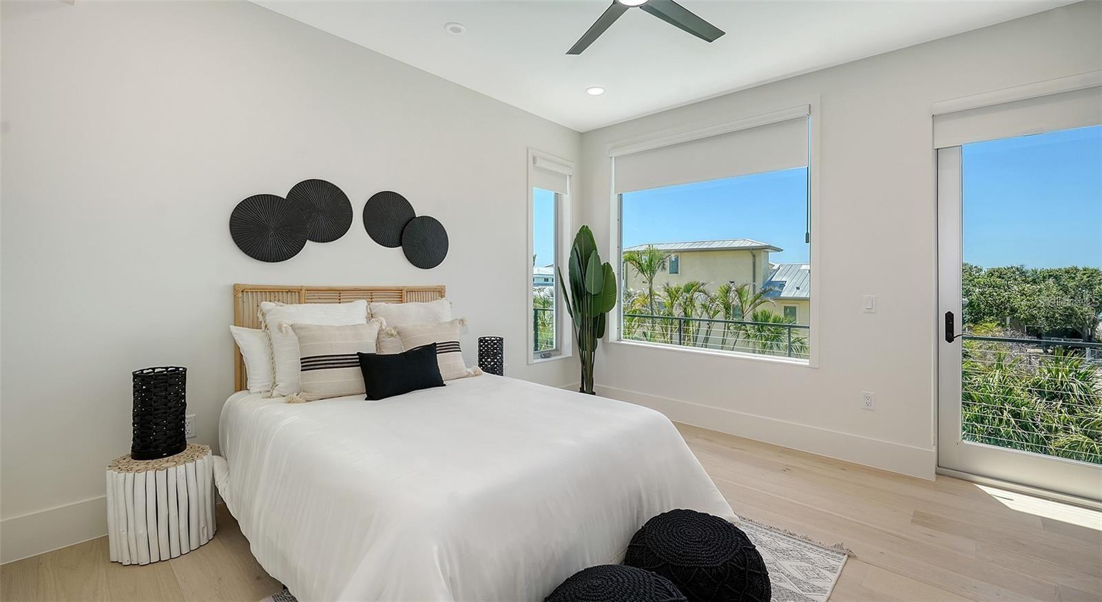 8800 MIDNIGHT PASS RD, SARASOTA, FL, 34242