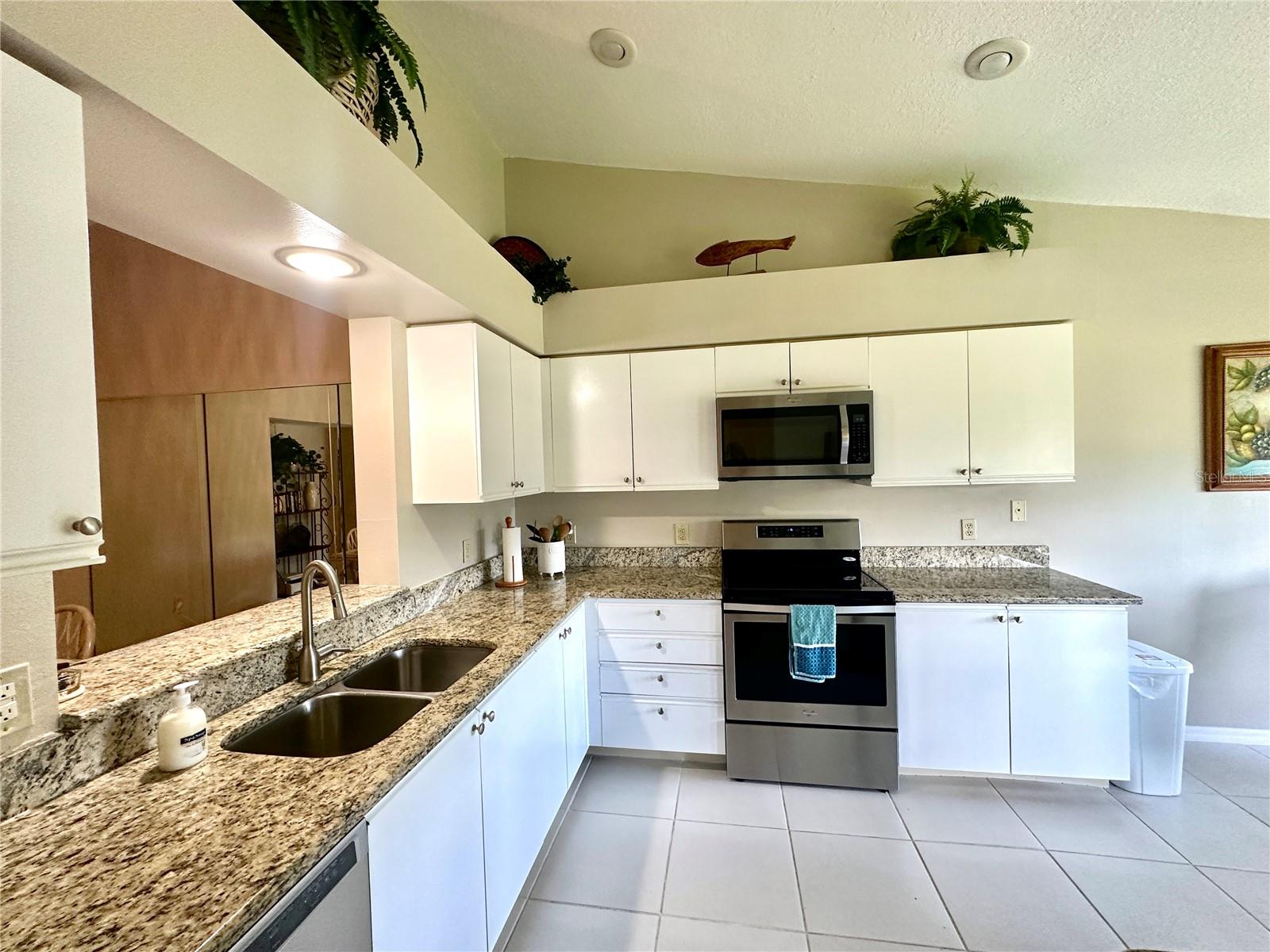 6713 STONE RIVER RD #202, BRADENTON, FL, 34203