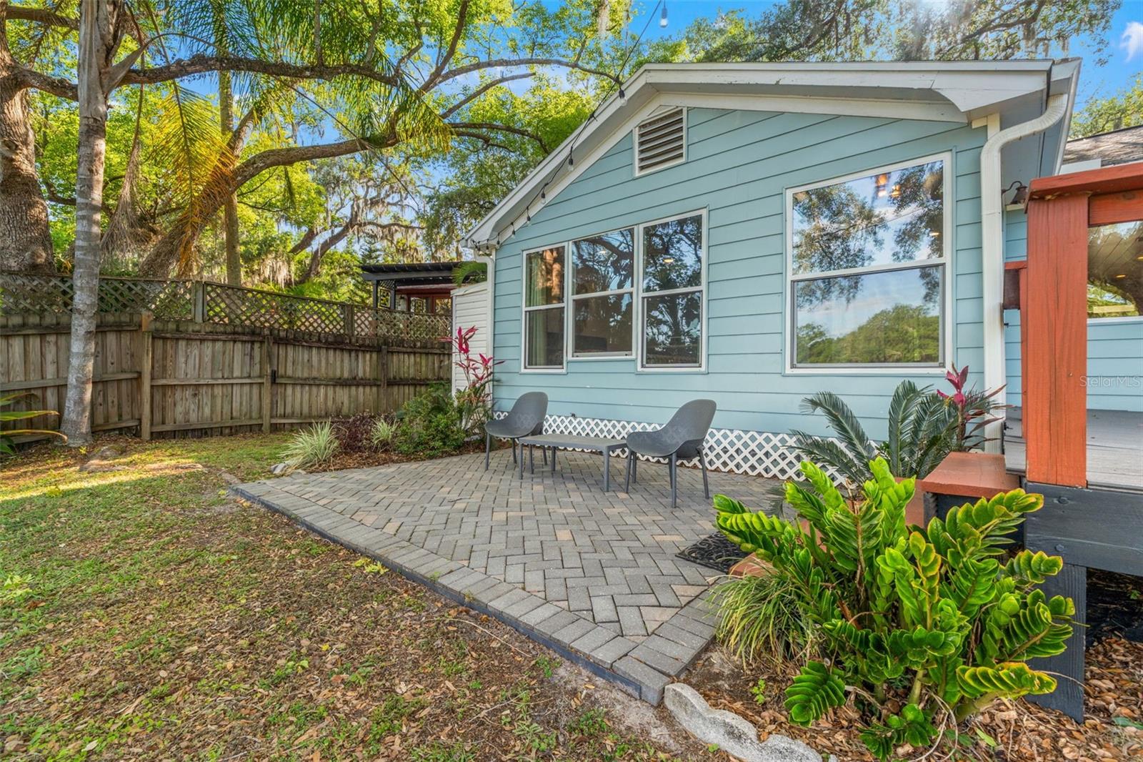 1502 E PARK CIR, TAMPA, FL, 33610