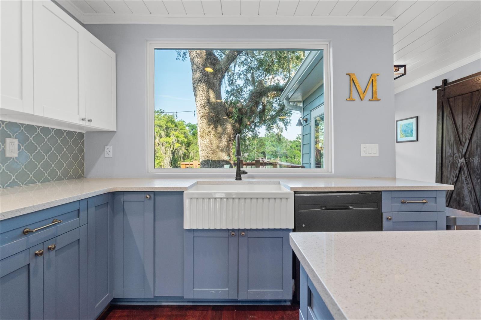 1502 E PARK CIR, TAMPA, FL, 33610