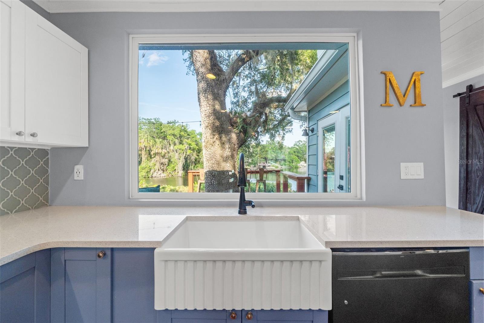 1502 E PARK CIR, TAMPA, FL, 33610