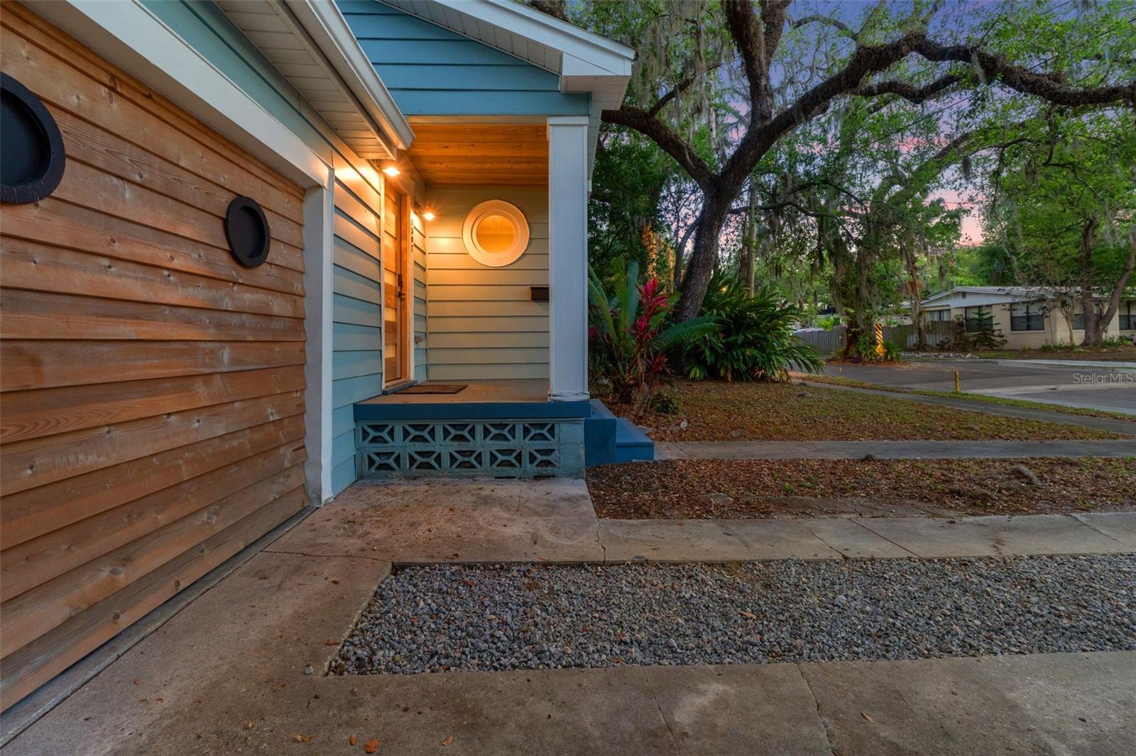 1502 E PARK CIR, TAMPA, FL, 33610