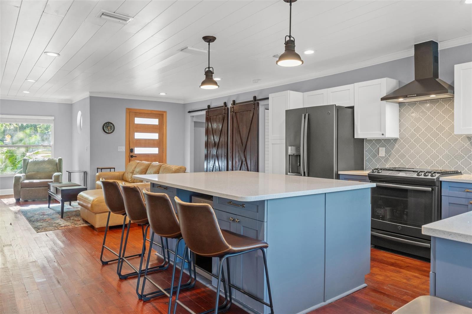 1502 E PARK CIR, TAMPA, FL, 33610