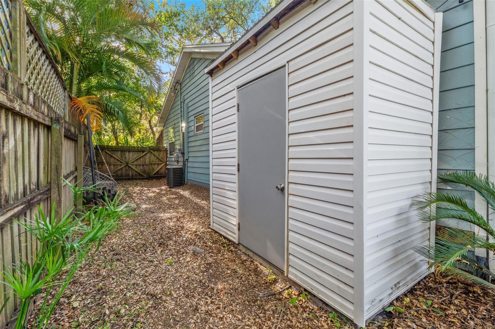 1502 E PARK CIR, TAMPA, FL, 33610