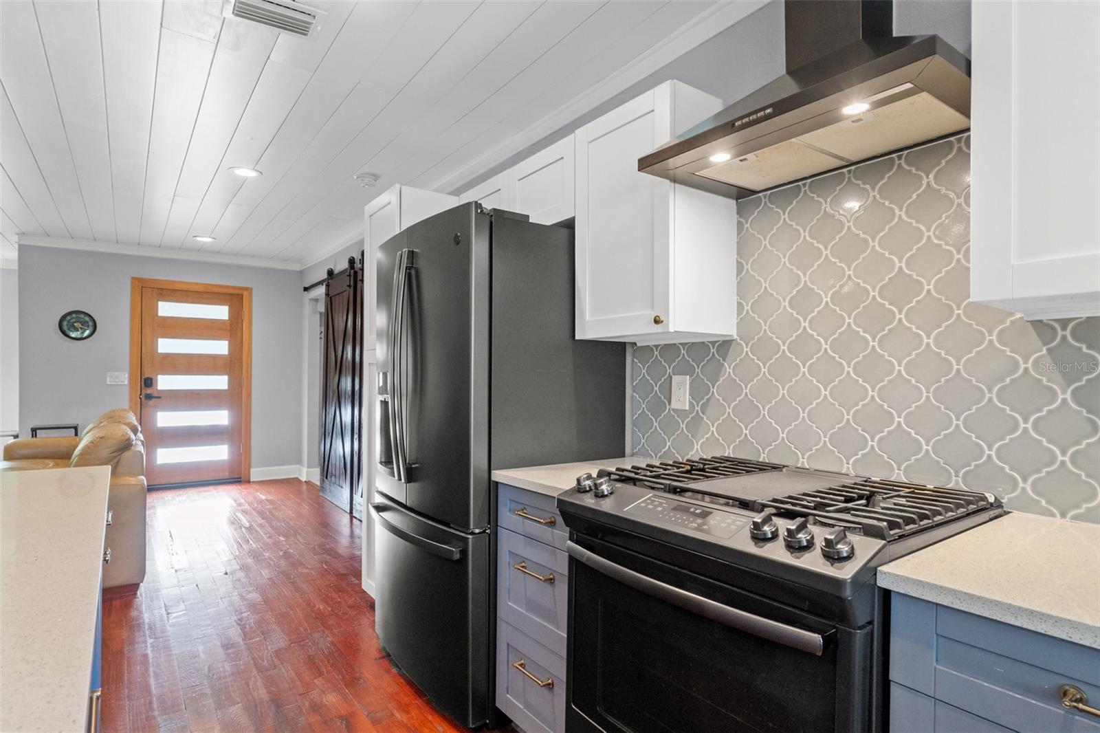 1502 E PARK CIR, TAMPA, FL, 33610