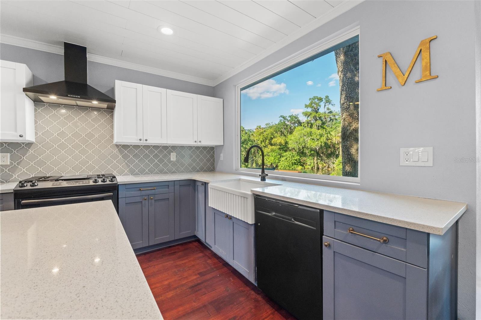 1502 E PARK CIR, TAMPA, FL, 33610