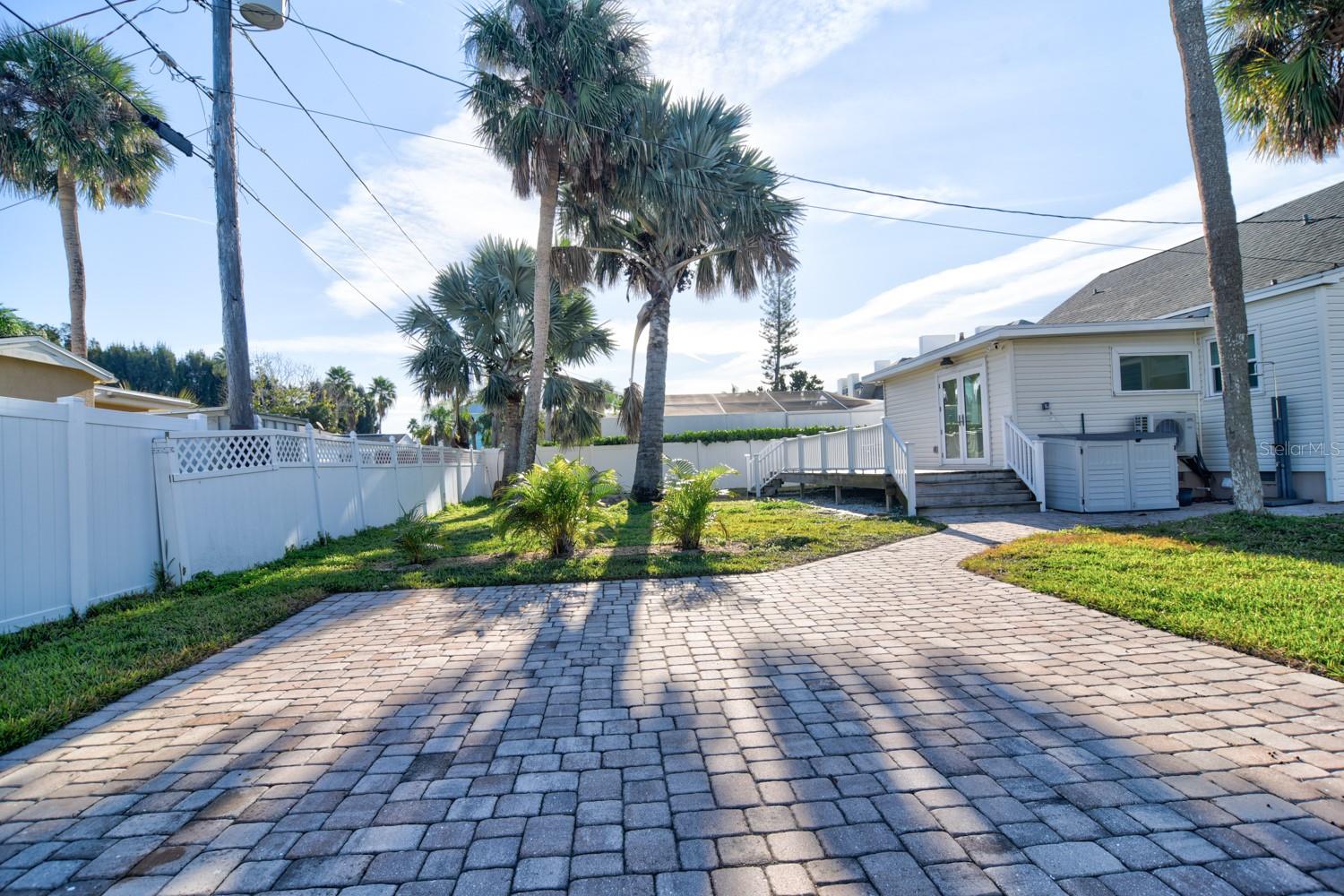 15565 GULF BLVD, REDINGTON BEACH, FL, 33708
