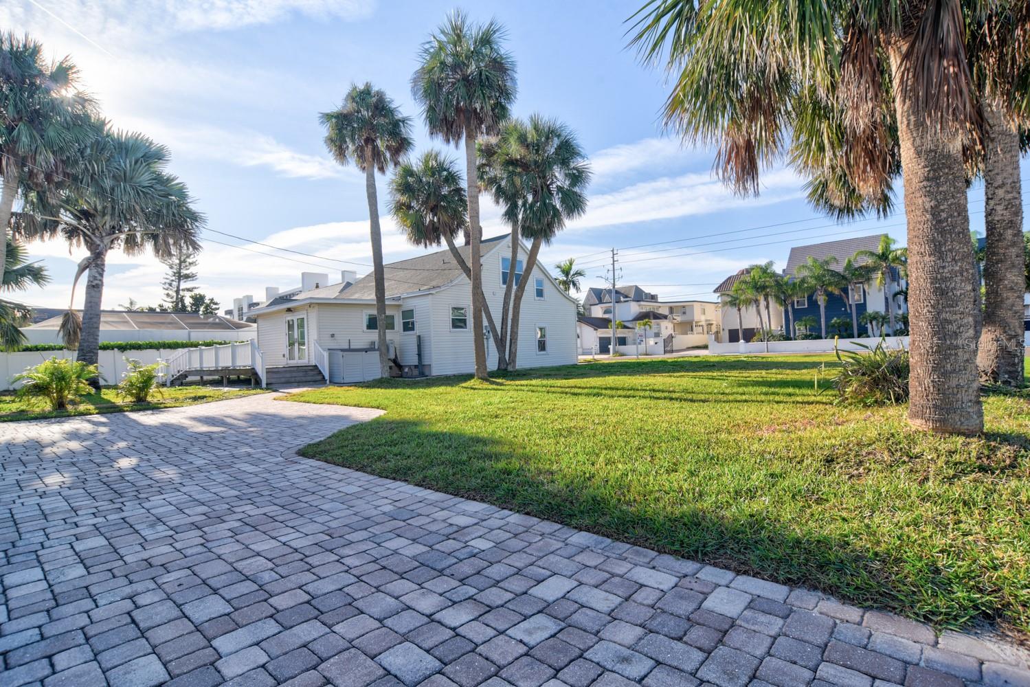 15565 GULF BLVD, REDINGTON BEACH, FL, 33708