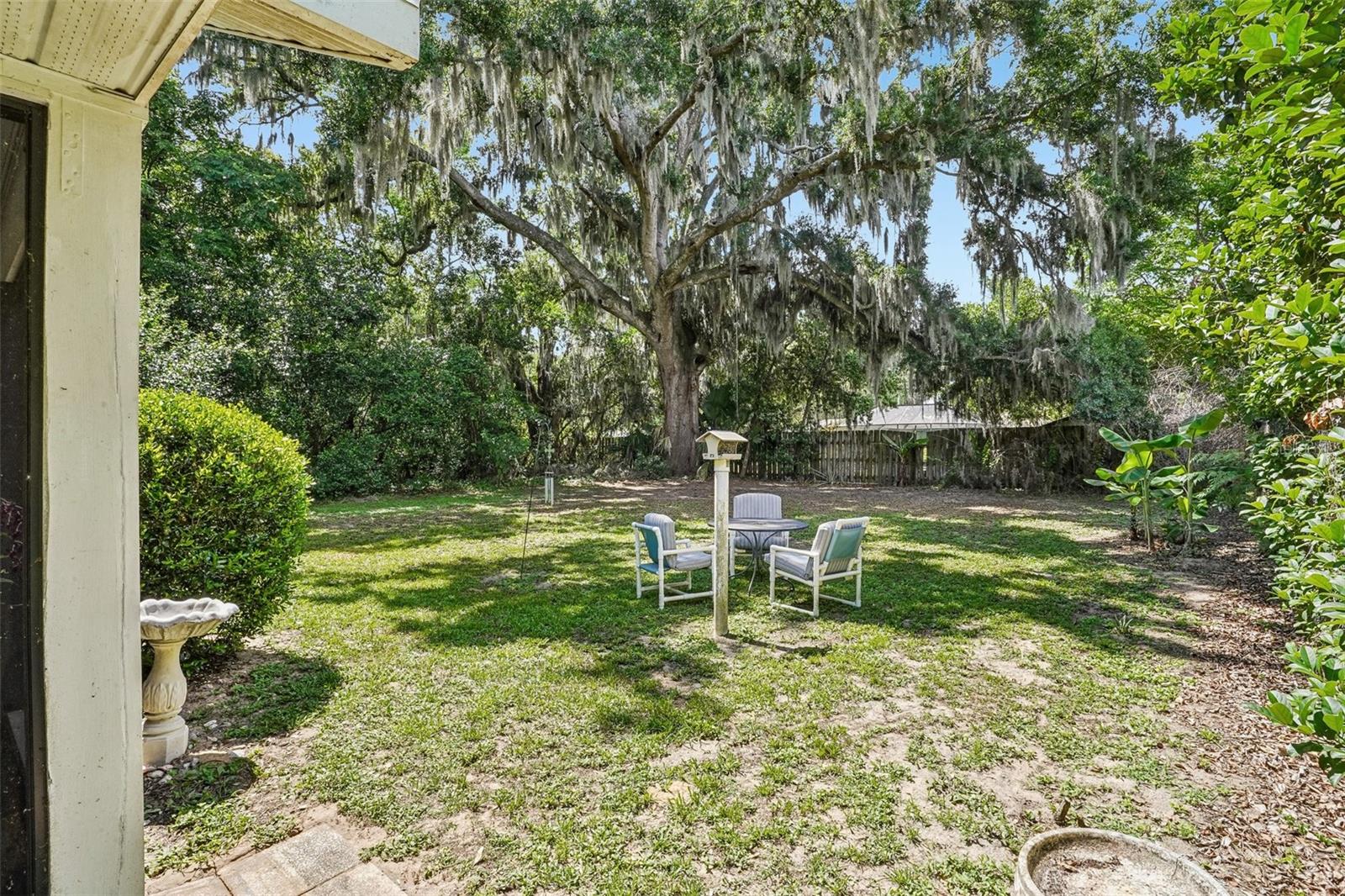 1274 N PALMETTO CIR, EUSTIS, FL, 32726