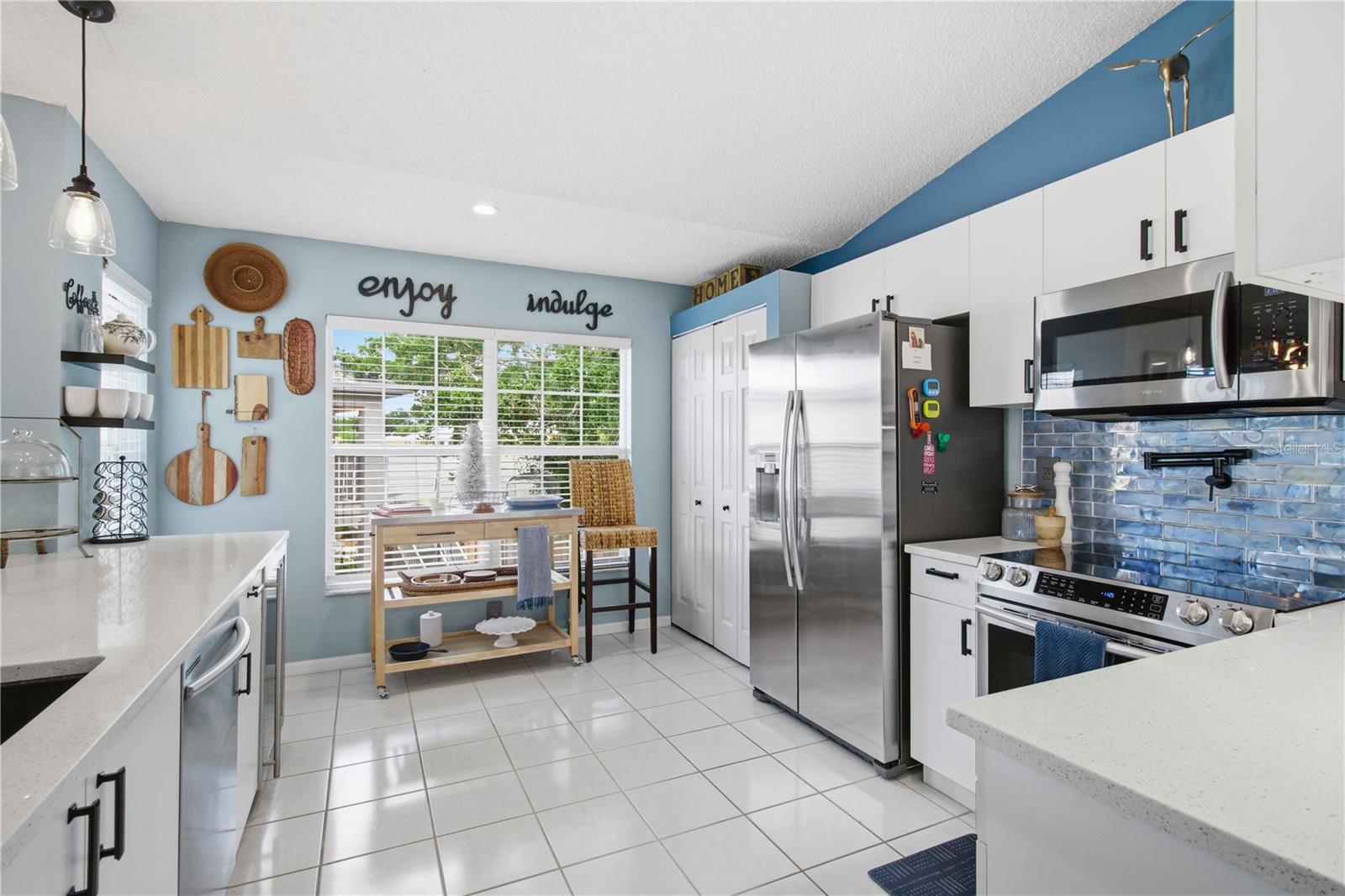 4211 CADDIE DR E #204, BRADENTON, FL, 34203