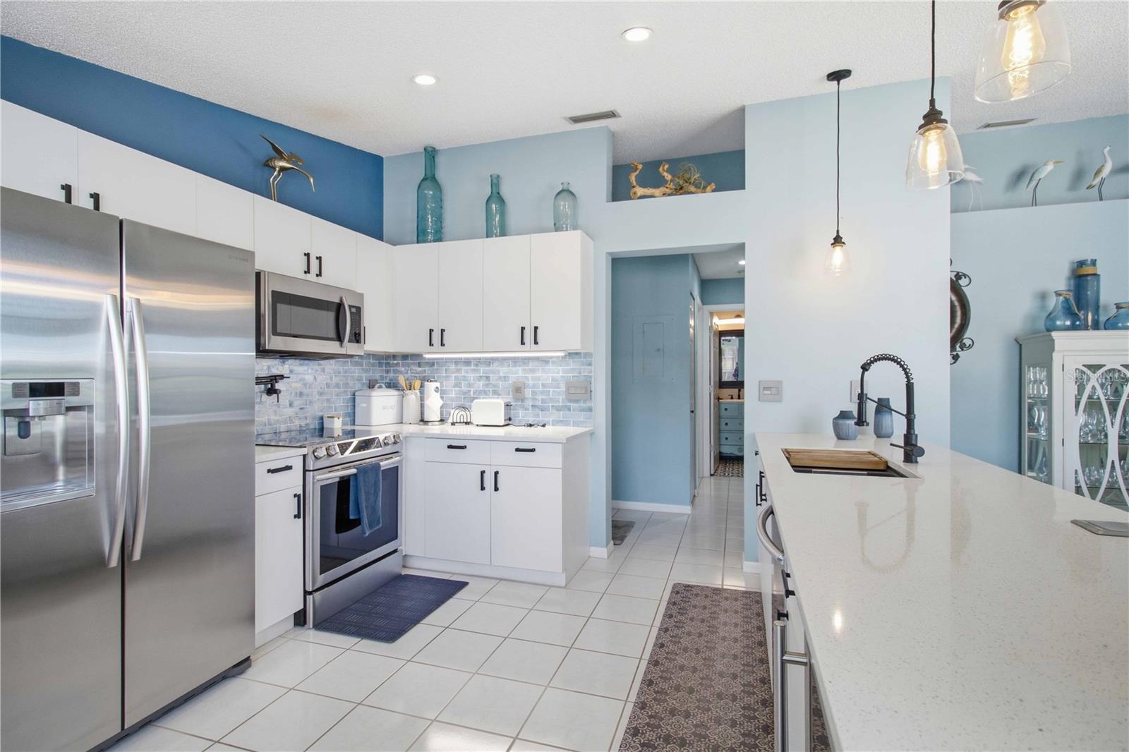 4211 CADDIE DR E #204, BRADENTON, FL, 34203