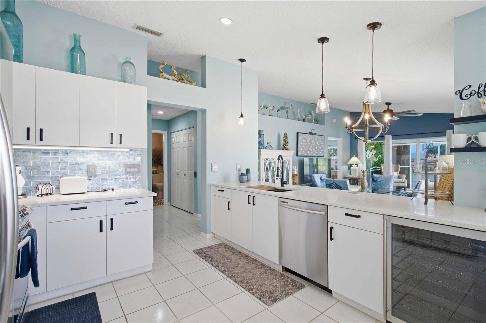 4211 CADDIE DR E #204, BRADENTON, FL, 34203