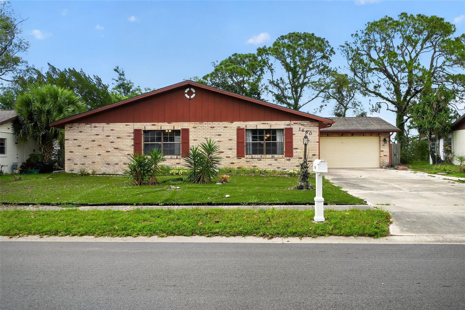 1660 E SHANGRI LA DR, DAYTONA BEACH, FL, 32119