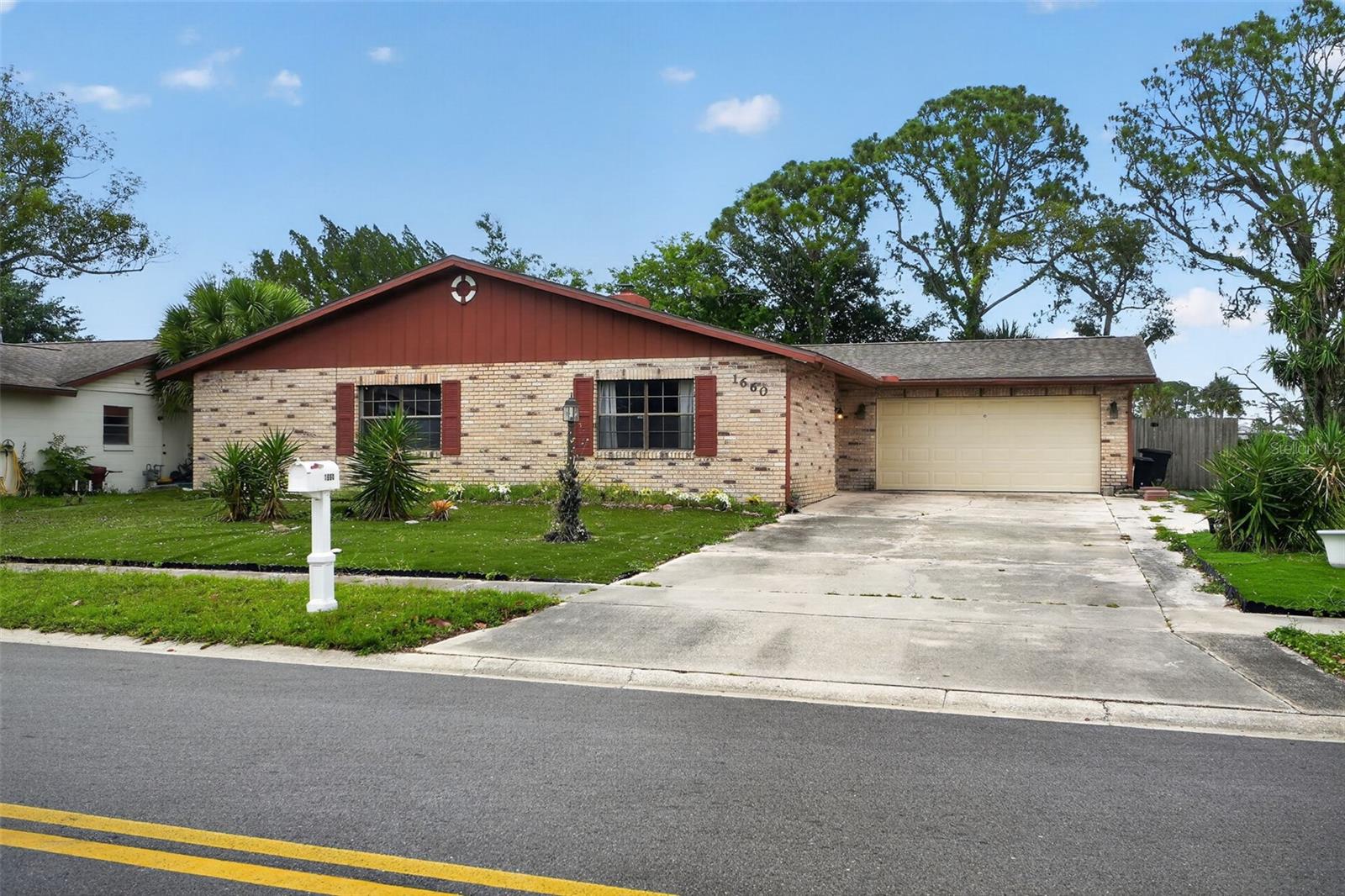 1660 E SHANGRI LA DR, DAYTONA BEACH, FL, 32119