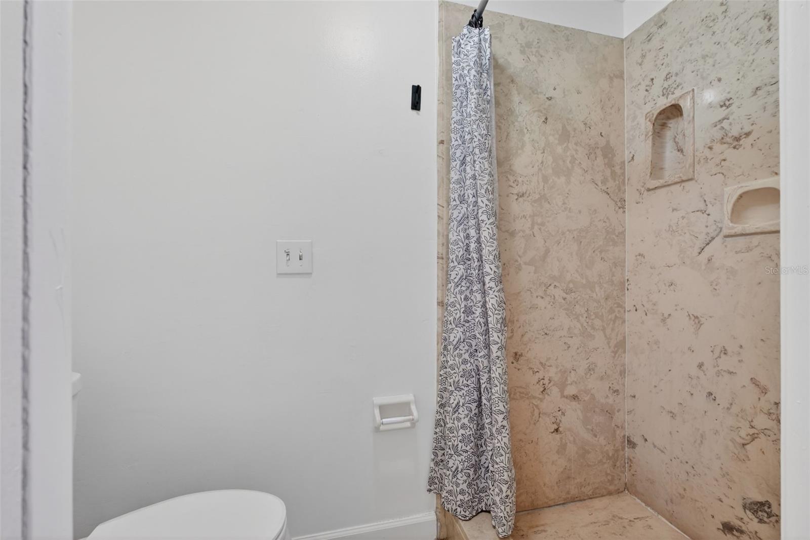 1660 E SHANGRI LA DR, DAYTONA BEACH, FL, 32119