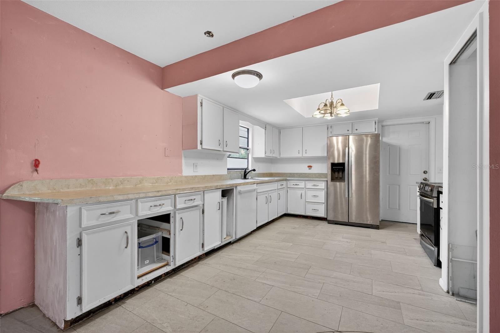 1660 E SHANGRI LA DR, DAYTONA BEACH, FL, 32119