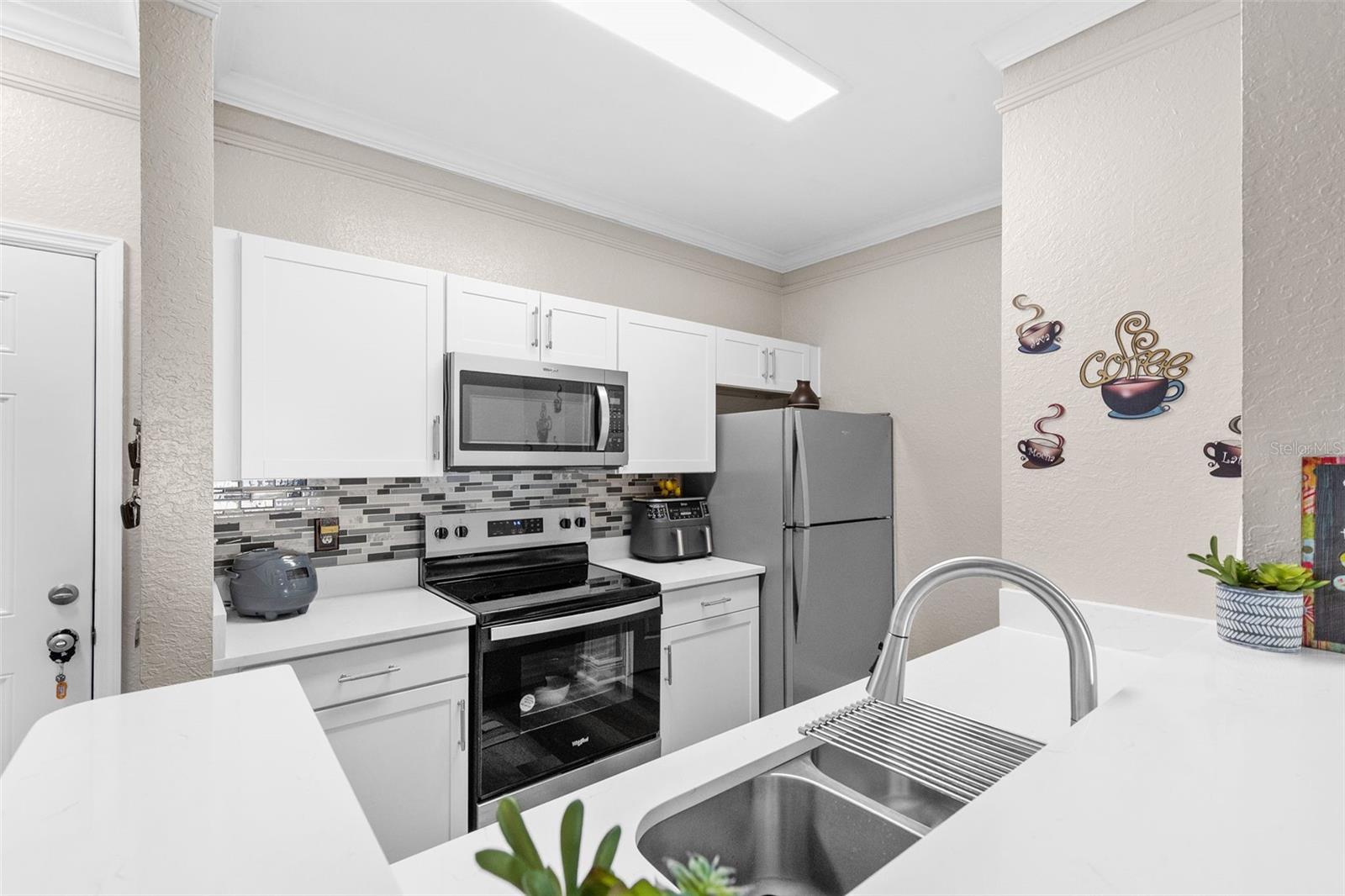 4323 BAYSIDE VILLAGE DR #105, TAMPA, FL, 33615