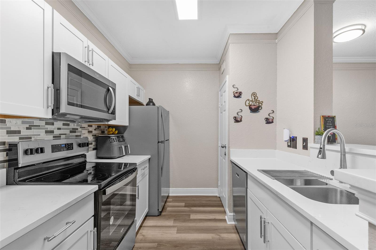 4323 BAYSIDE VILLAGE DR #105, TAMPA, FL, 33615