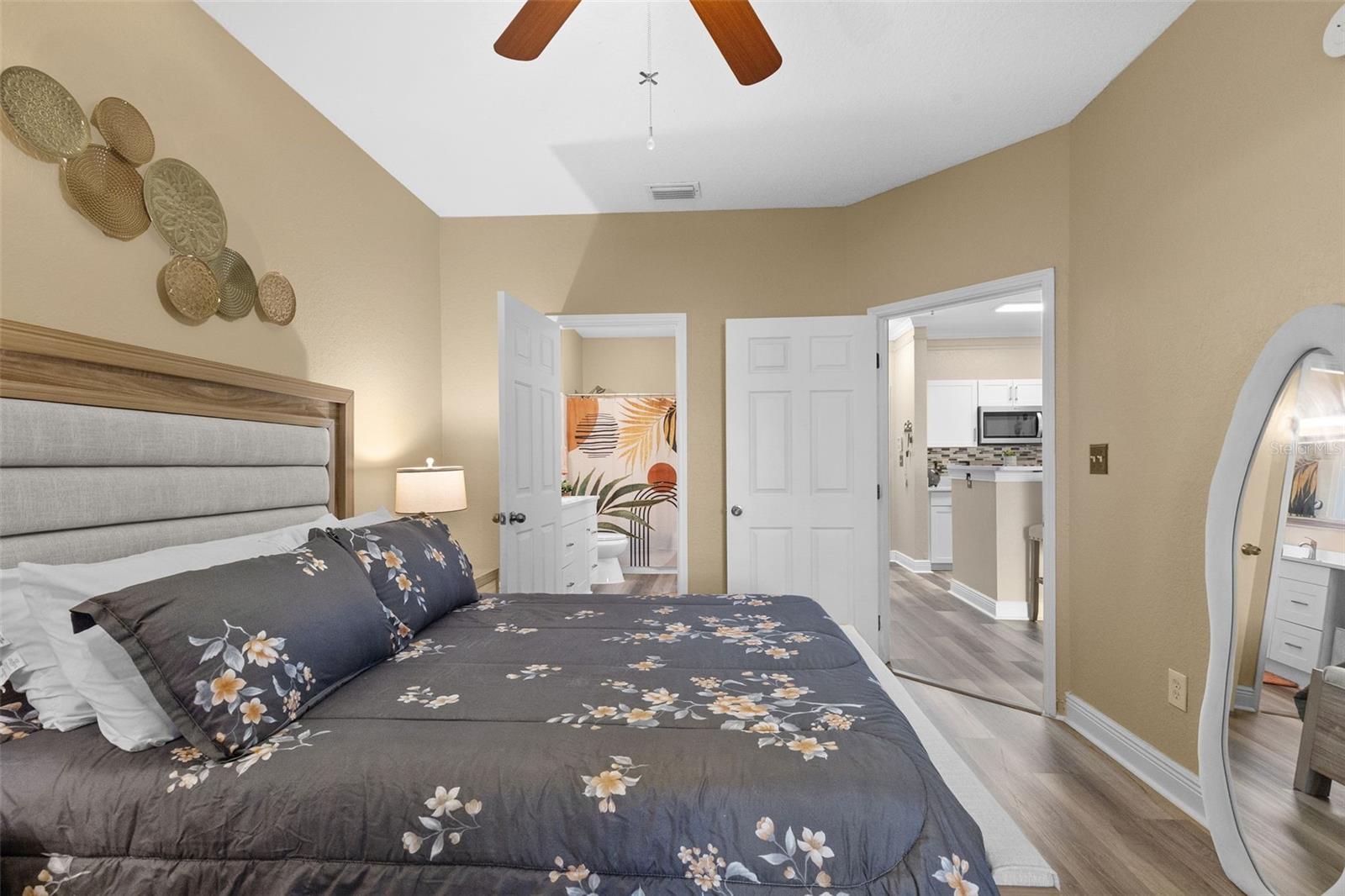 4323 BAYSIDE VILLAGE DR #105, TAMPA, FL, 33615