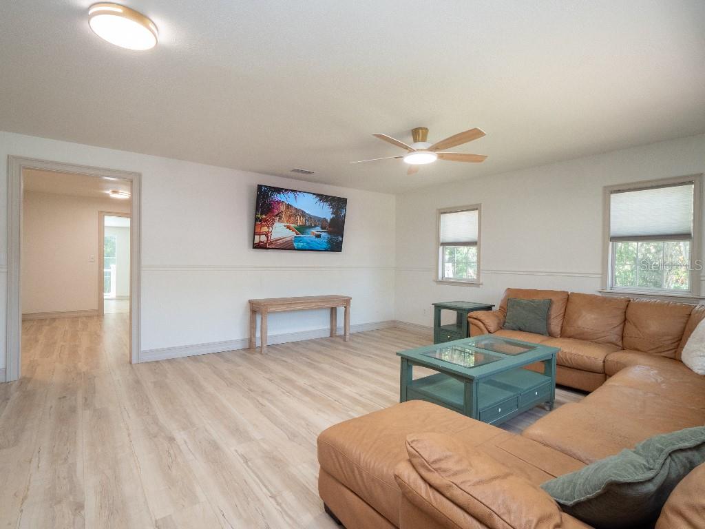 403 E CAROLINA AVE, PLANT CITY, FL, 33563