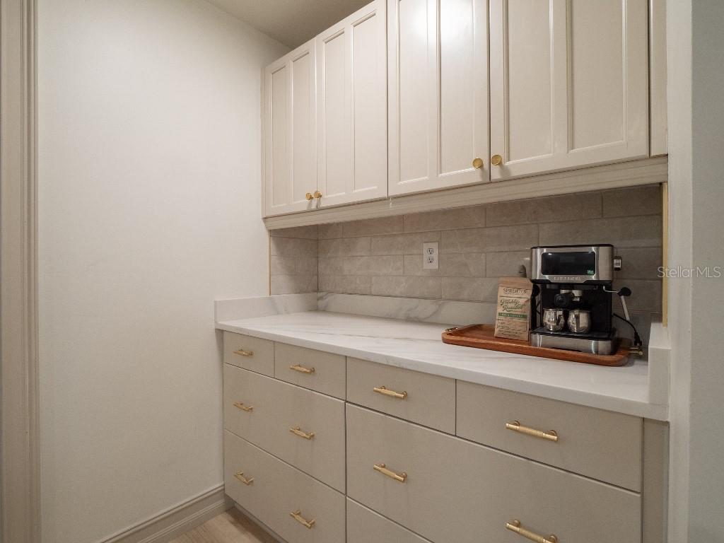 403 E CAROLINA AVE, PLANT CITY, FL, 33563