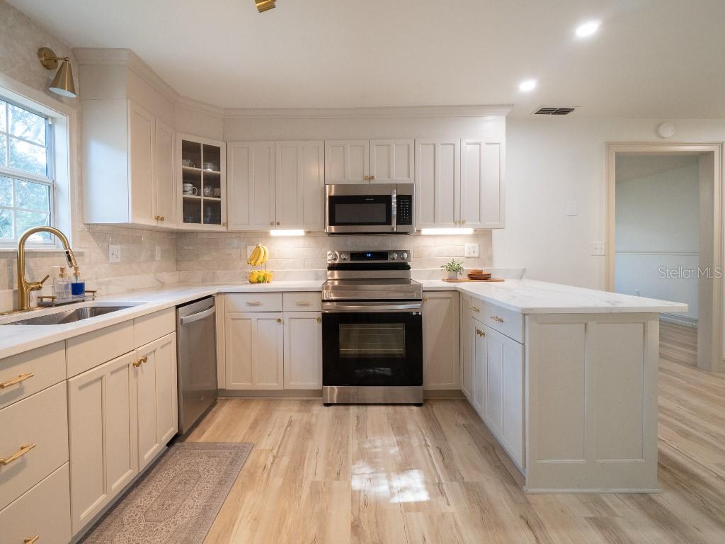 403 E CAROLINA AVE, PLANT CITY, FL, 33563