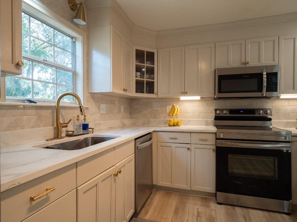 403 E CAROLINA AVE, PLANT CITY, FL, 33563